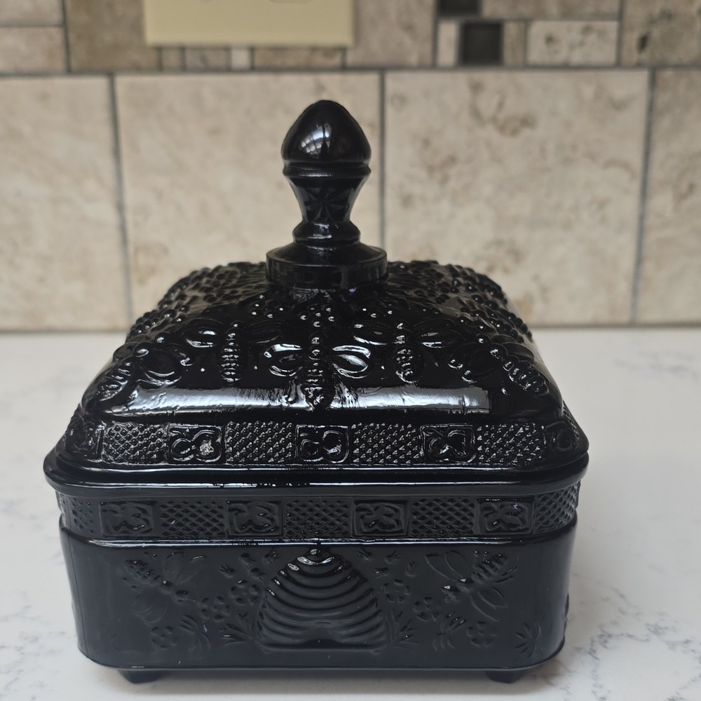 🔥Rare Vintage Tiara Exclusives Black Onyx Honey Bee Box Gorgeous and Flawless